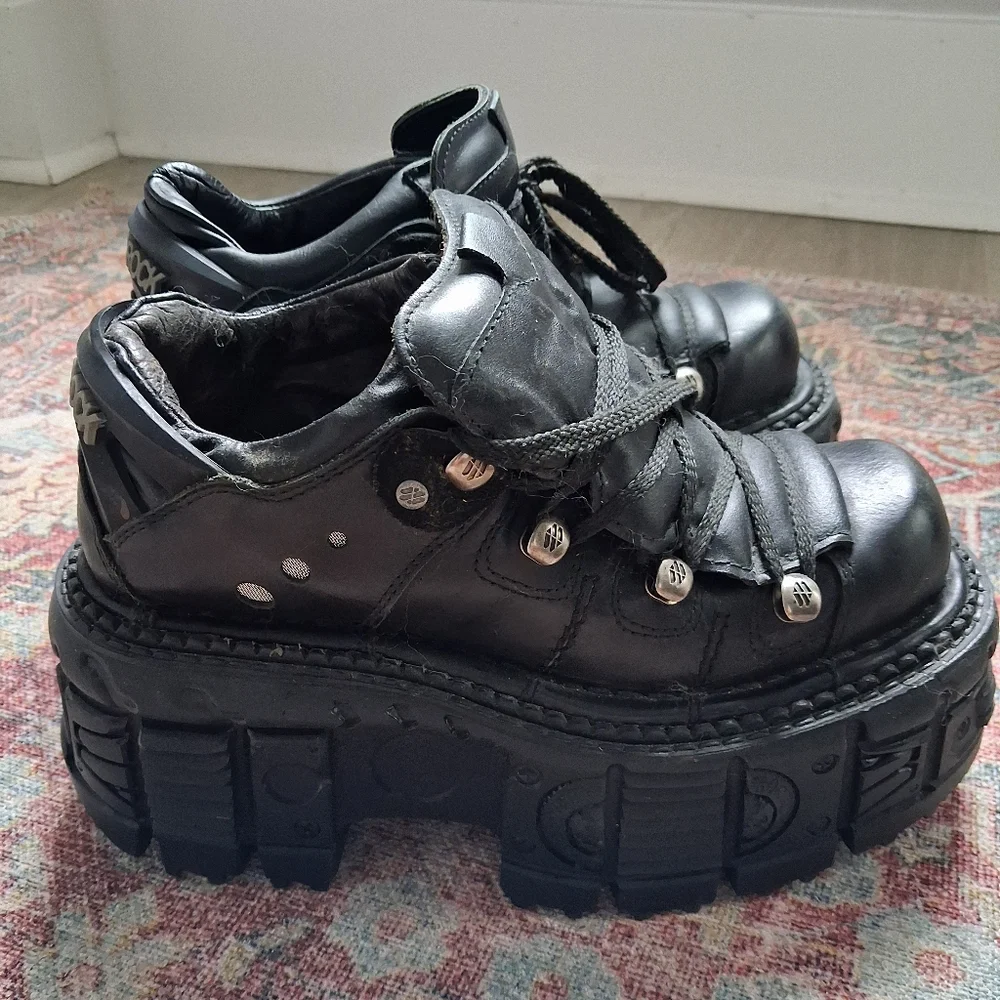 [SOLD] Black New Rock - Chunky Gothic Style - Picture 4 of 8